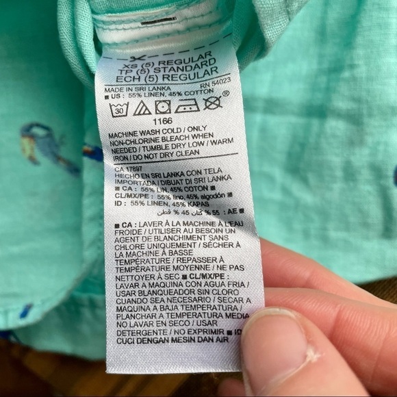 Old Navy Aqua Blue Toucan Bird Short Sleeve Button Down Shirt XS Extra Small - Picture 8 of 8